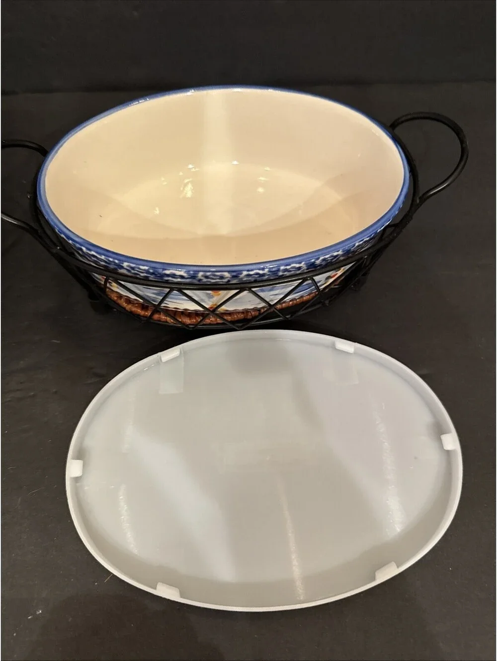 Temp-tations By Tara Old World Blue Pair Of Dishes with Wire Holder .5 & .6 Qts